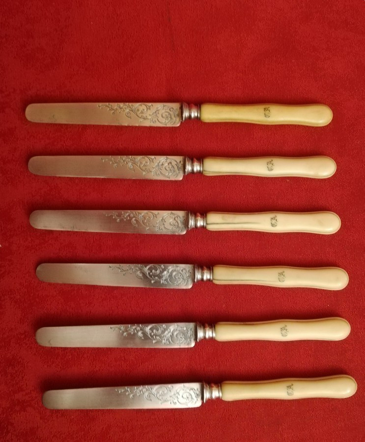 Six couteaux argent 