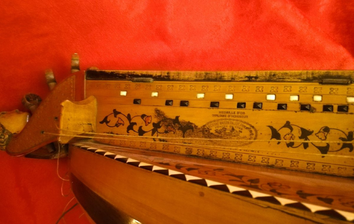 Vielle à roue Auvergnate -photo-2