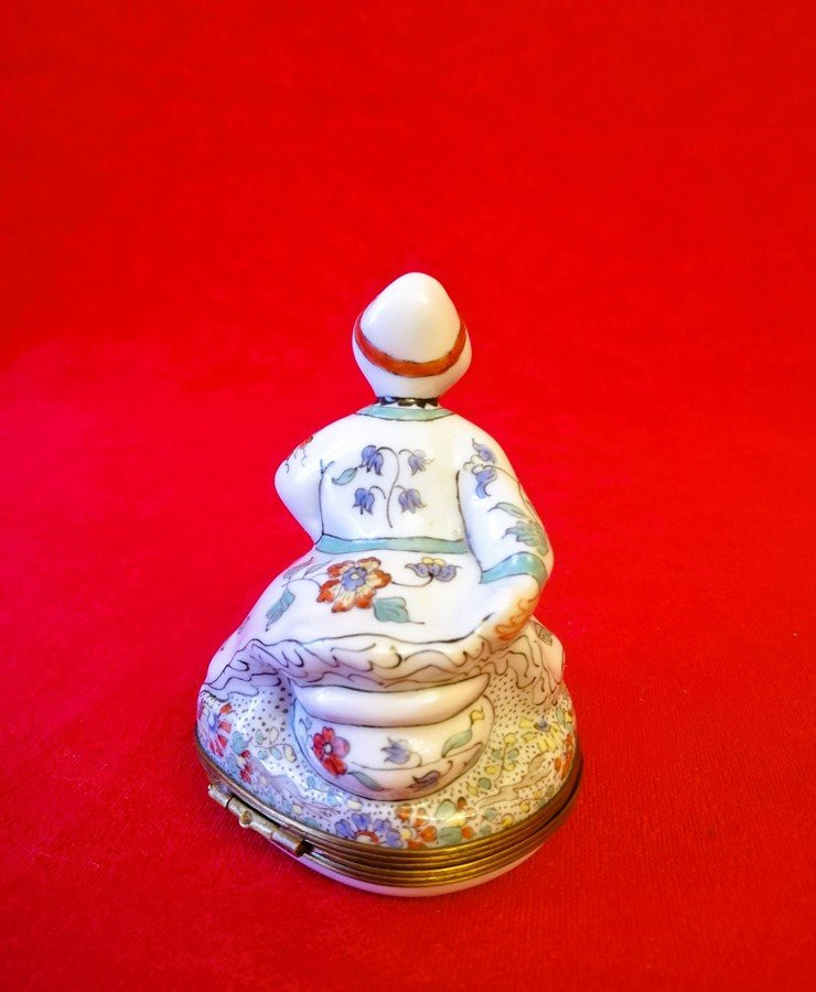 Small Porcelain Box From Chantilly -photo-3
