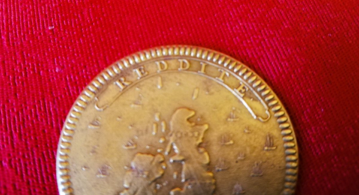 Médaille en laiton doré -photo-1