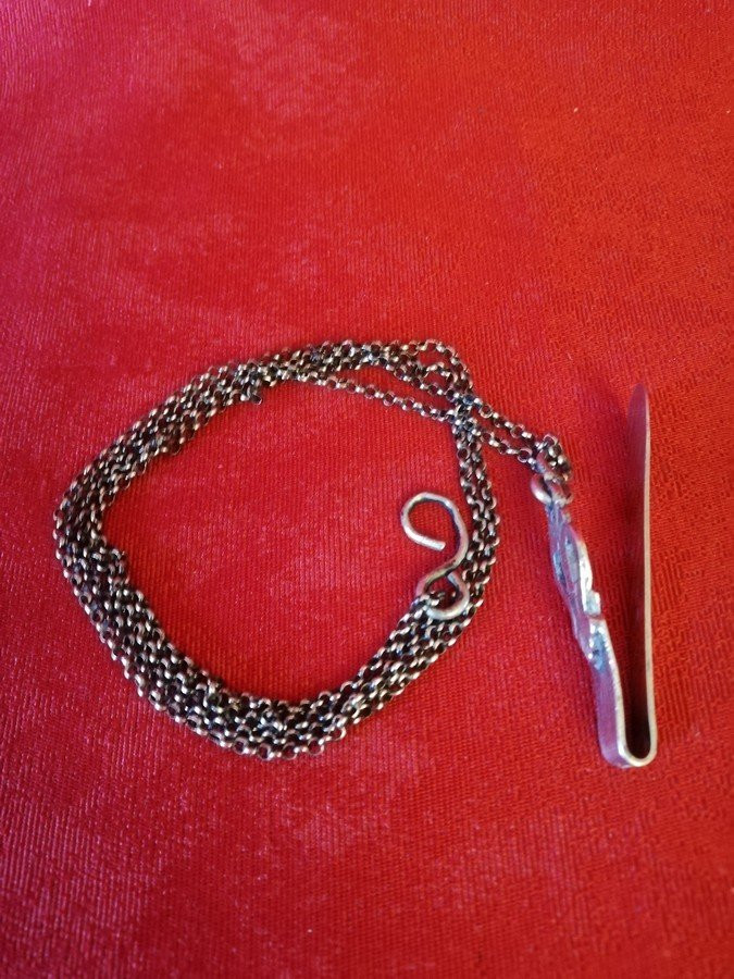Small Crochet Hook With Scissors And Chain -photo-1