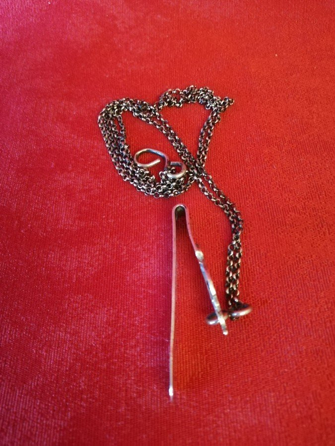 Small Crochet Hook With Scissors And Chain -photo-3