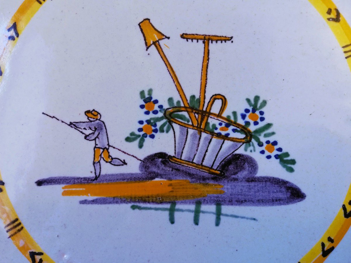 18th Century Plate With Gardener's Decoration-photo-2