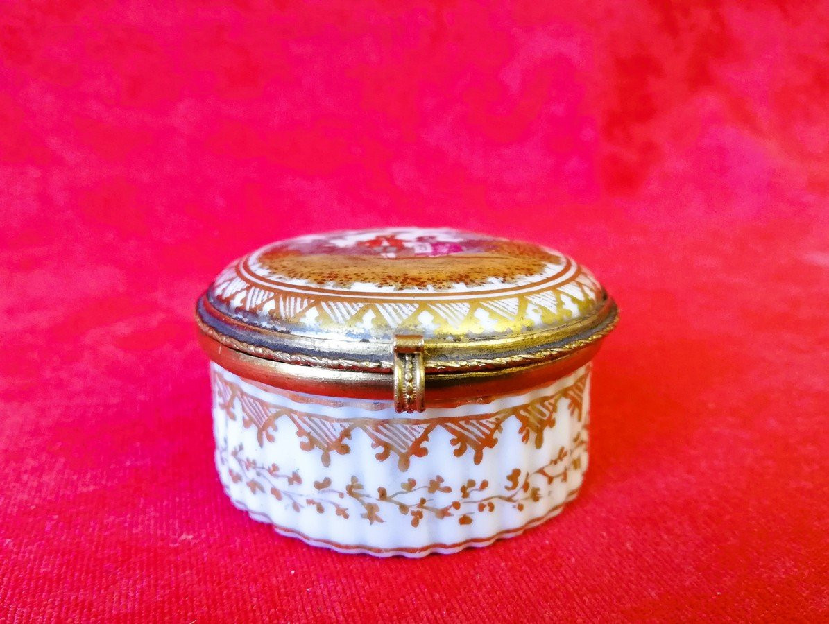 Decorated 19th Century Round Box-photo-2