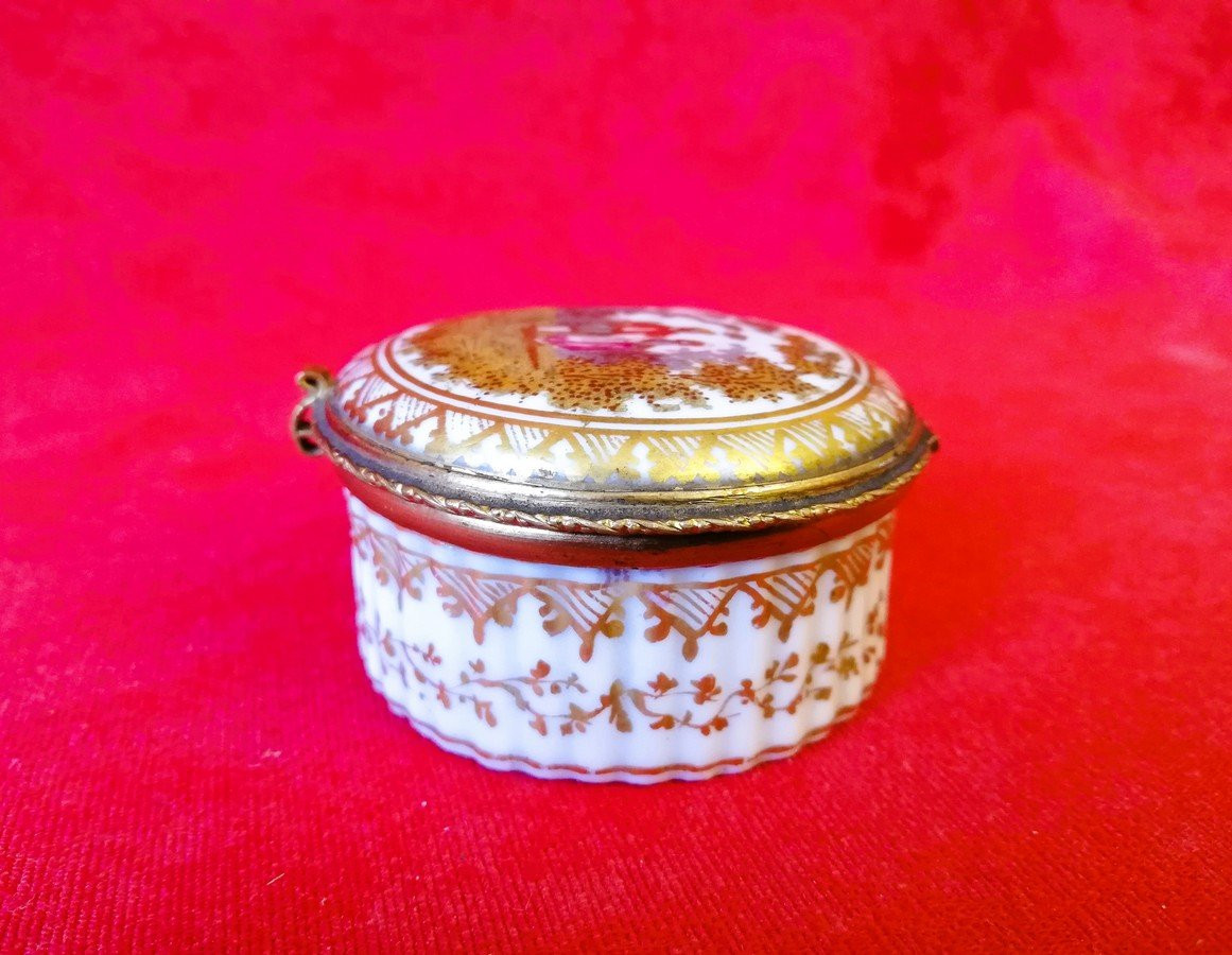 Decorated 19th Century Round Box-photo-3