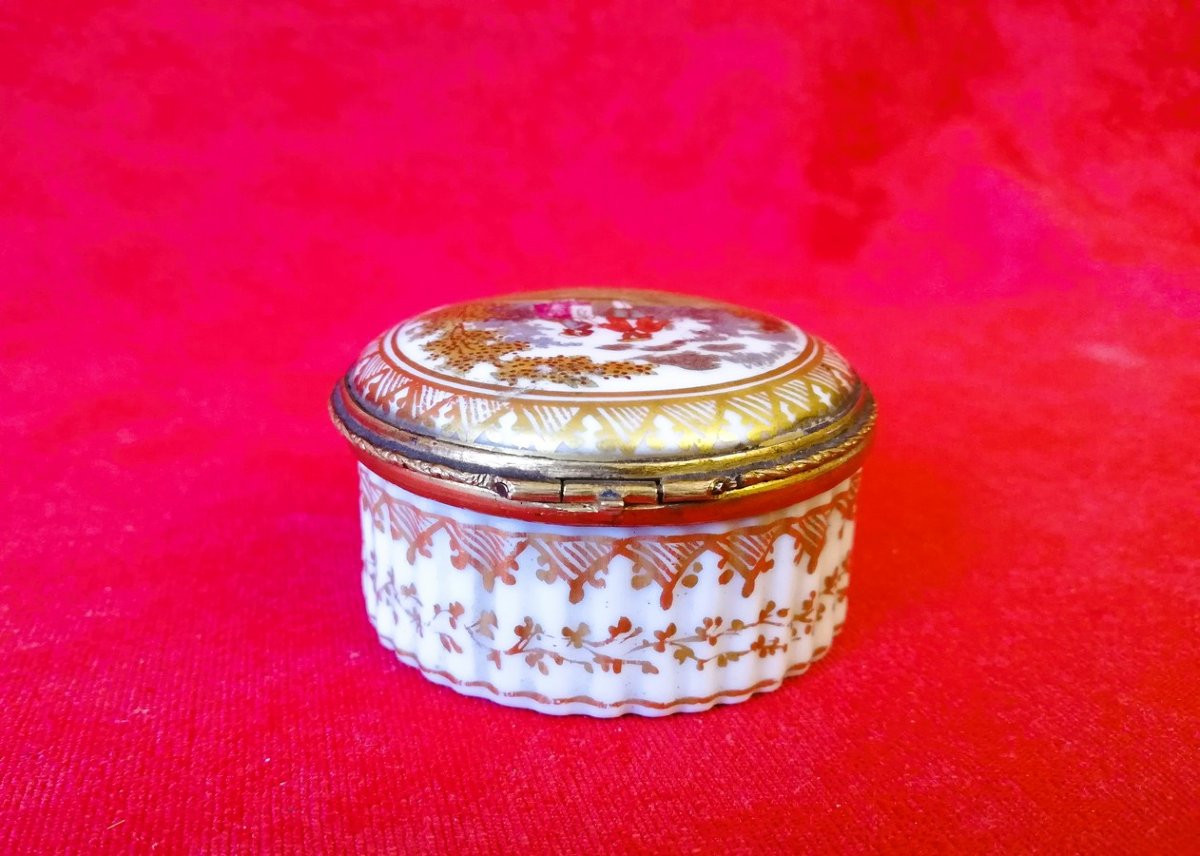 Decorated 19th Century Round Box-photo-4