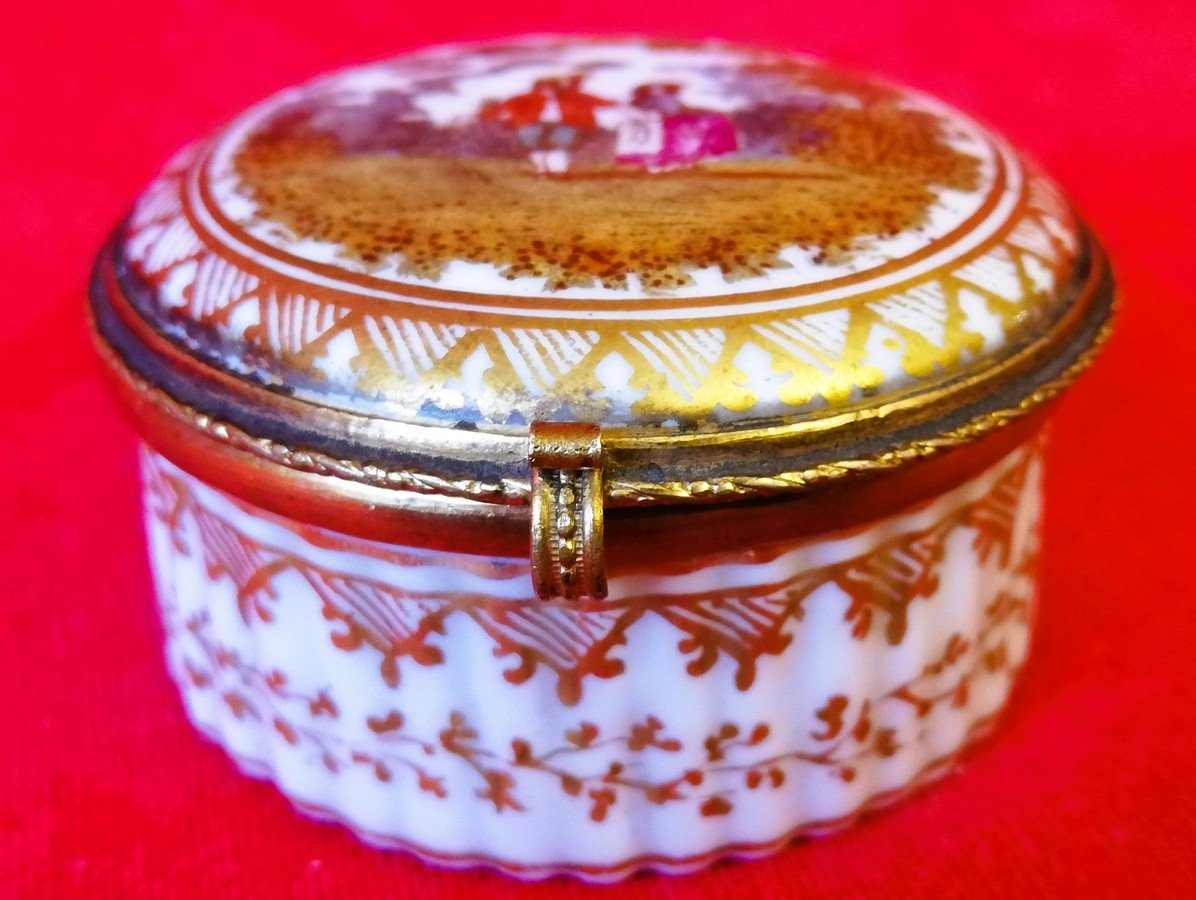Decorated 19th Century Round Box-photo-5