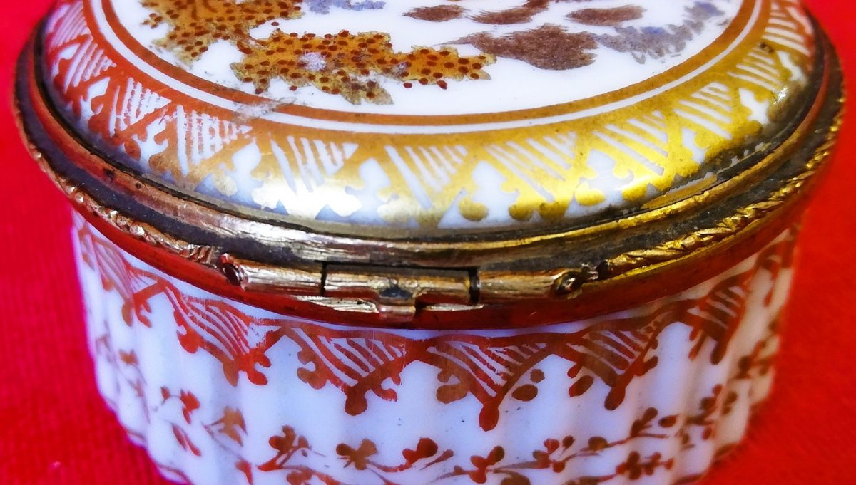 Decorated 19th Century Round Box-photo-6