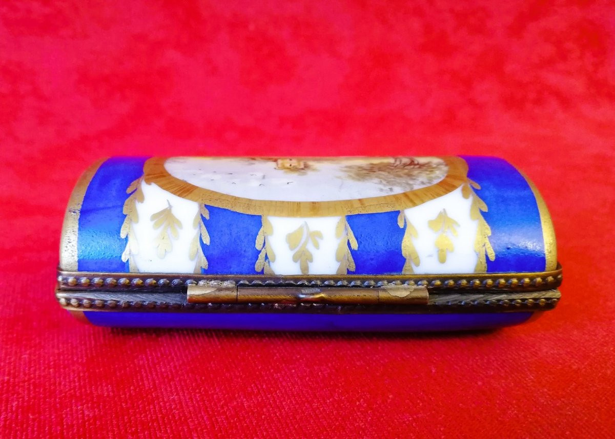 Oblong Porcelain Box-photo-4