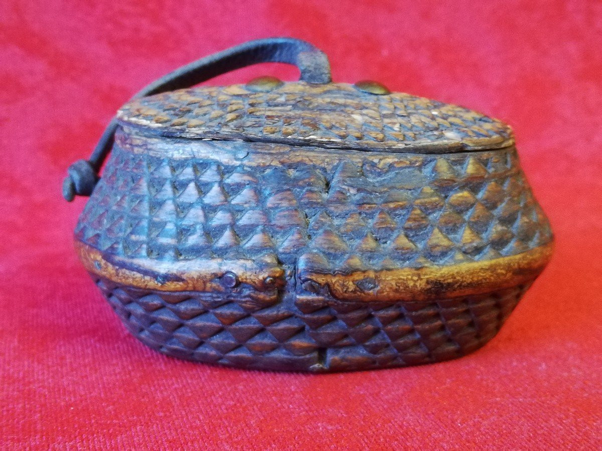 Rat-tail Snuffbox-photo-1