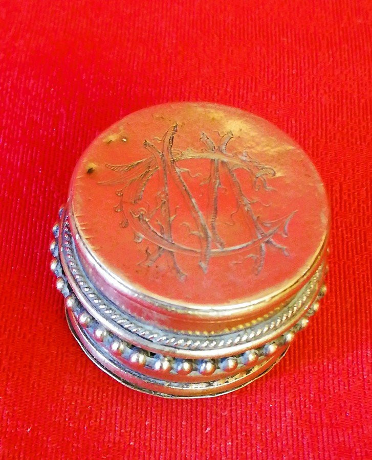 Boîte à mouches monogrammée  -photo-5