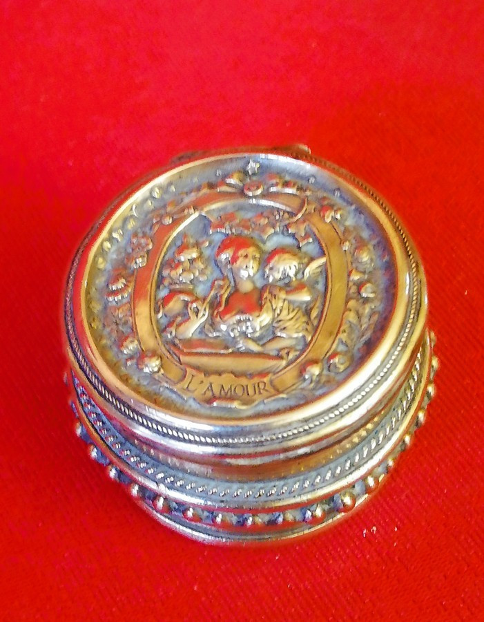 Boîte à mouches monogrammée  