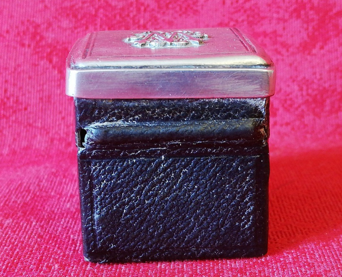 Objet de collection cuir et argent -photo-4