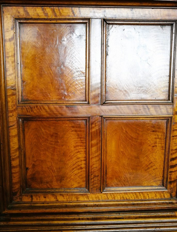 Walnut Four-panel Cabinet-photo-2