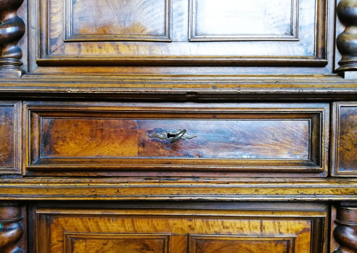 Walnut Four-panel Cabinet-photo-4