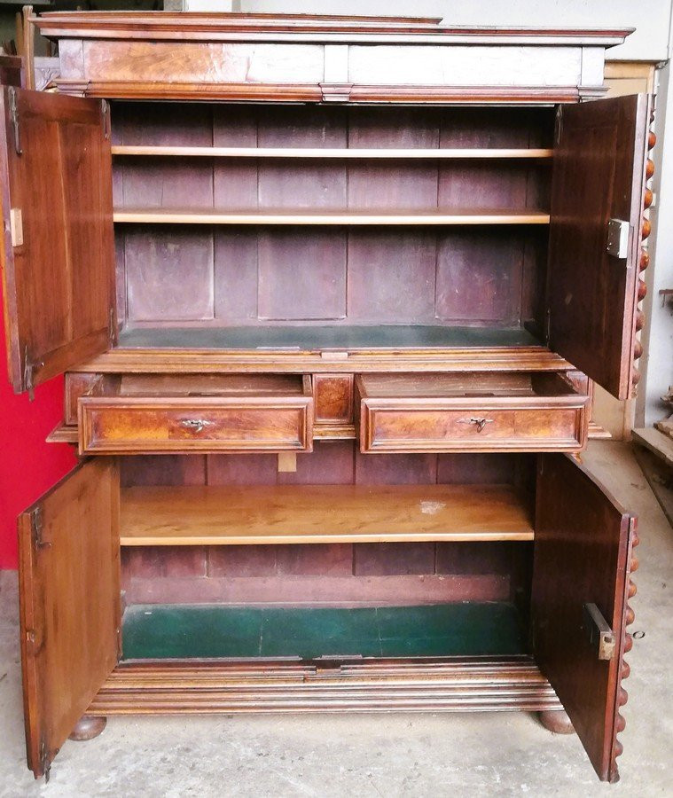 Walnut Four-panel Cabinet-photo-4