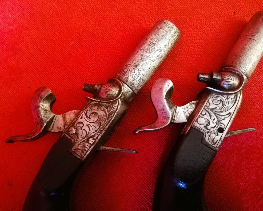 Petite paire de pistolets à coffre -photo-1