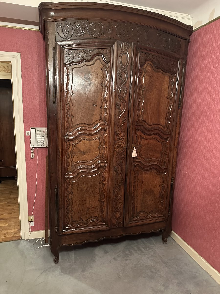 Armoire à chapeau de gendarme 