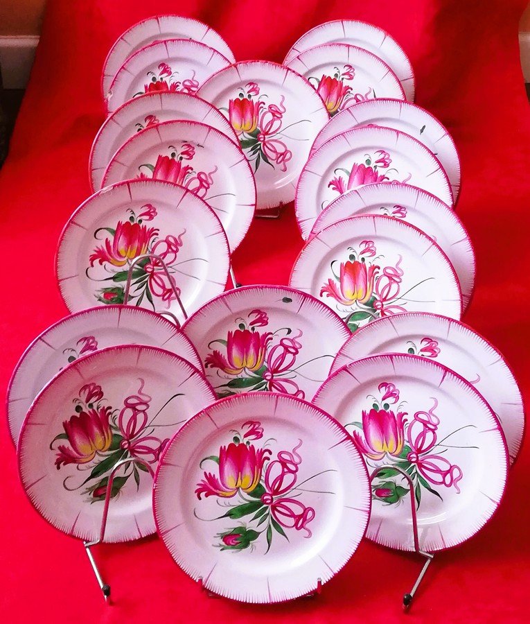 18 assiettes en  faïence les ISLETTES 19ème siècle 