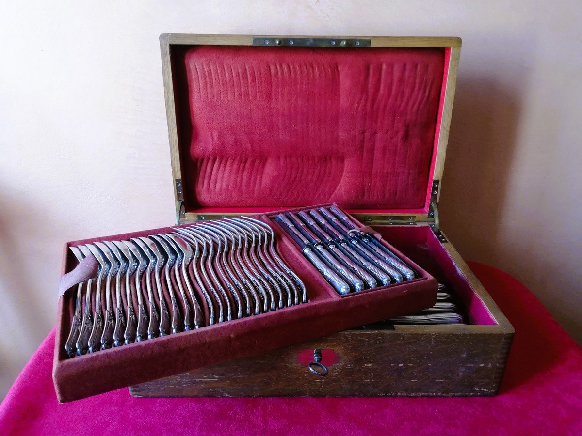 Ménagère en coffret en métal argenté de Christofle