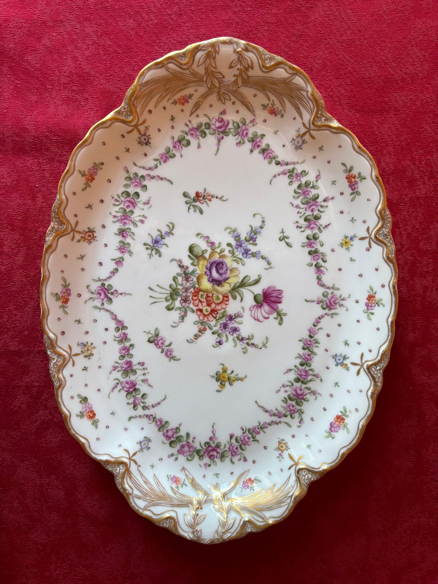 Plat en faïence de forme oblongue 1900