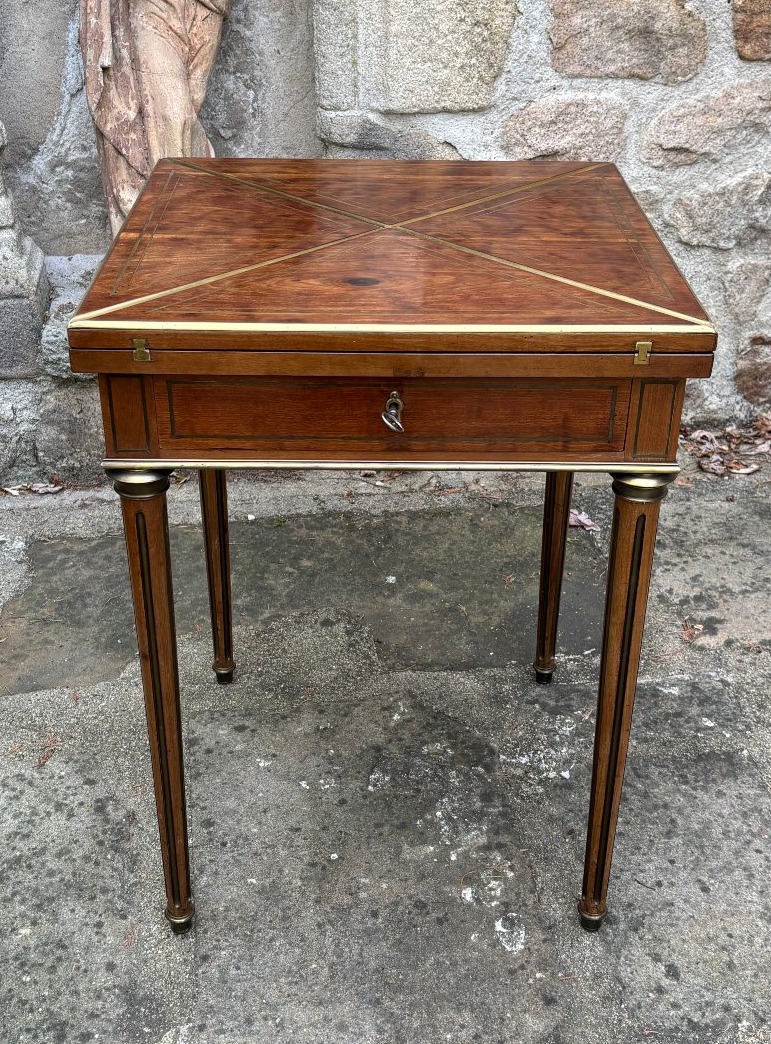Handkerchief Game Table
