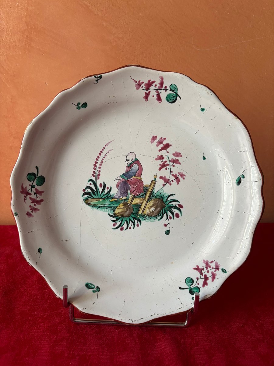 18th-century Chinese-style Earthenware Plate