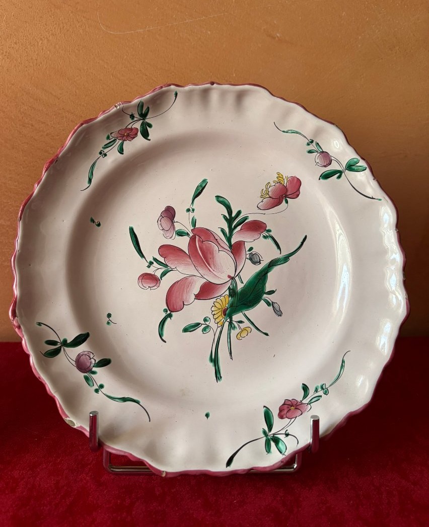 Pair Of 18th-century Moustiers Plates-photo-3