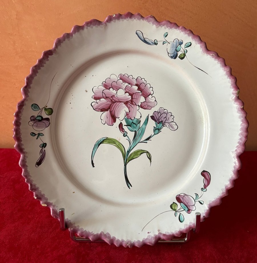 Assiette en faïence de Sceaux