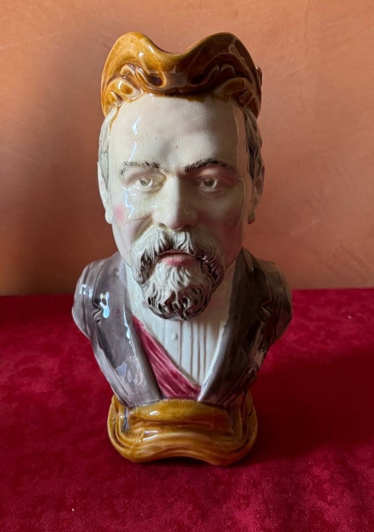 Onnaing Pitcher