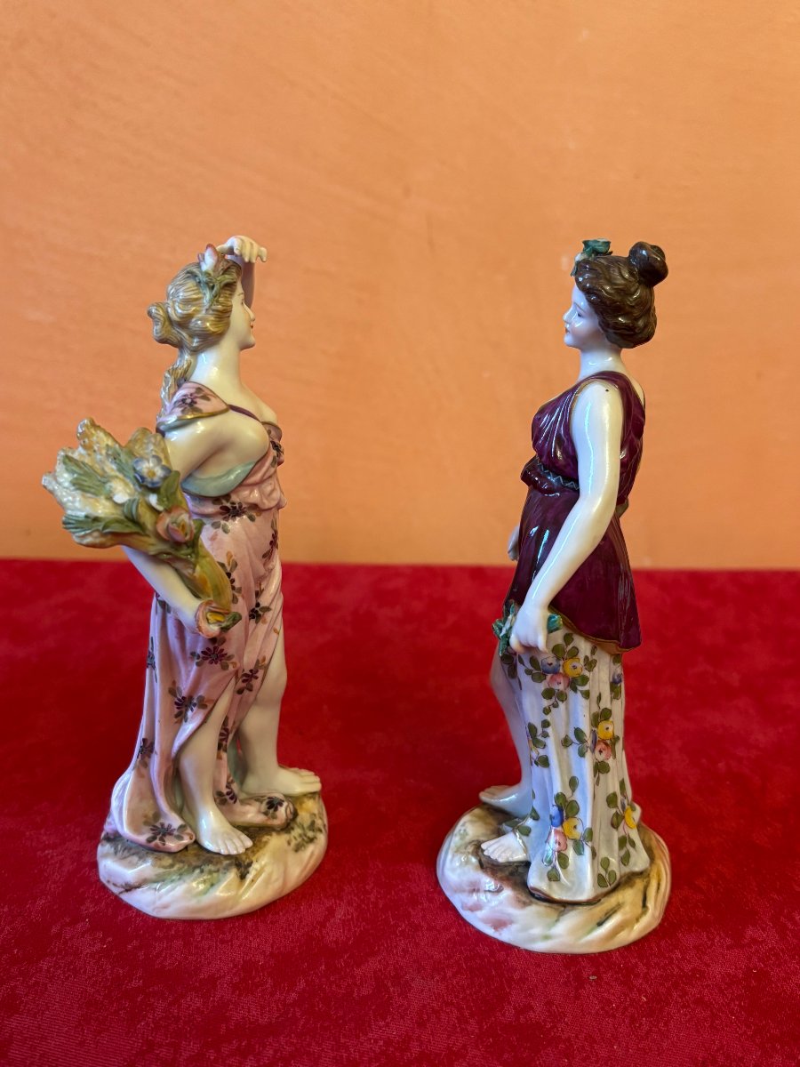 Paire de sujets en porcelaine fine-photo-2
