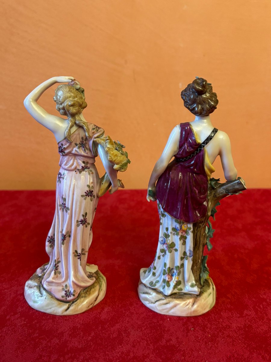 Paire de sujets en porcelaine fine-photo-3