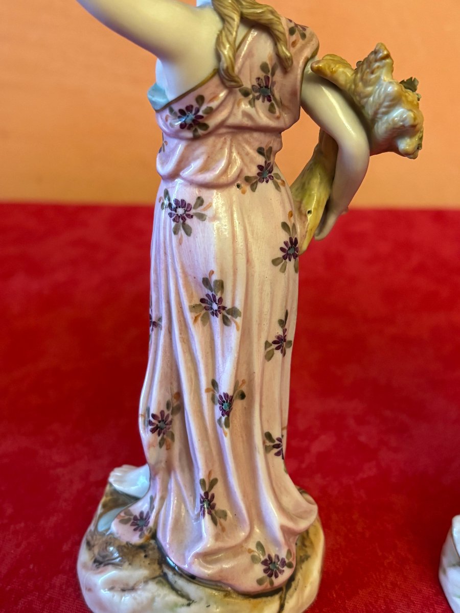 Paire de sujets en porcelaine fine-photo-2