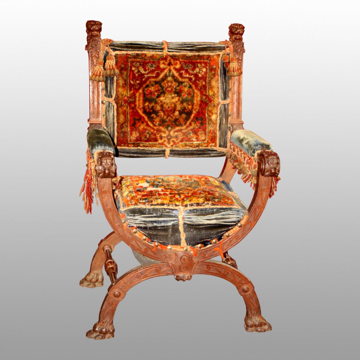 Fauteuil d'apparat en chêne mouluré et sculpté