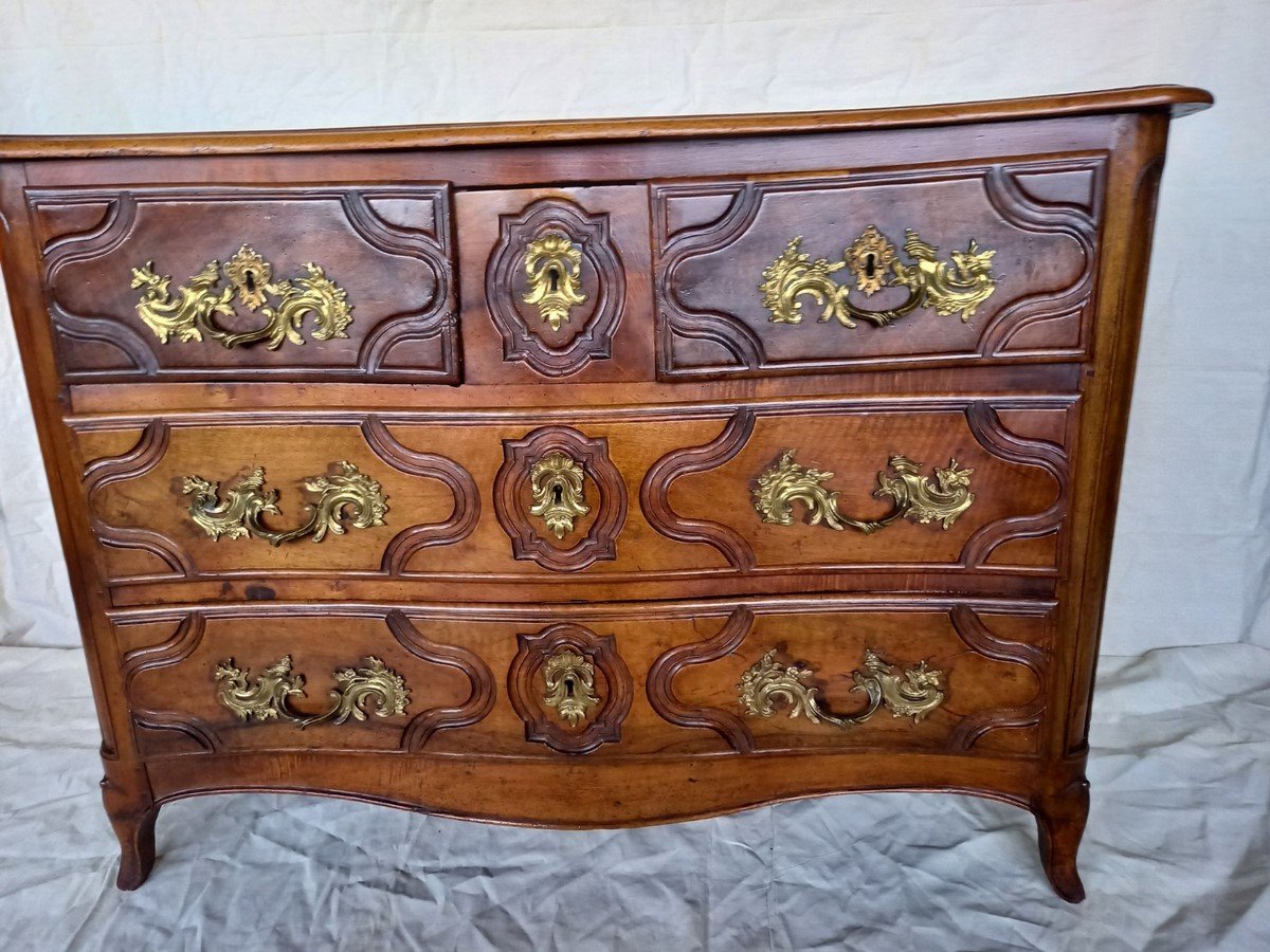 18th Century Walnut Chest Of Drawers