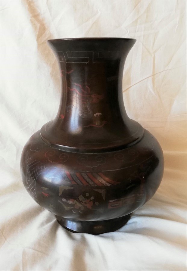 Curieux vase de la Chine en bronze-photo-2