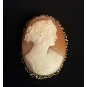 Oval Cameo