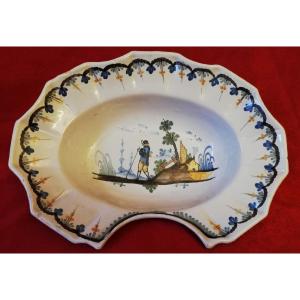 Plat à barbe en faïence 18ème siècle  