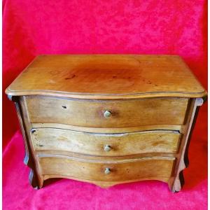 Small Master Chest Of Drawers  
