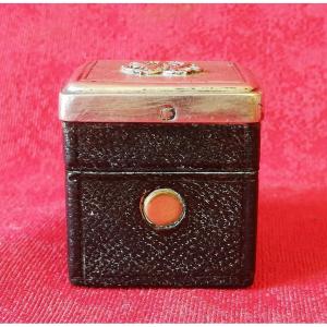 Objet de collection cuir et argent 