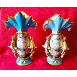 Paire de vases en porcelaine de Paris 
