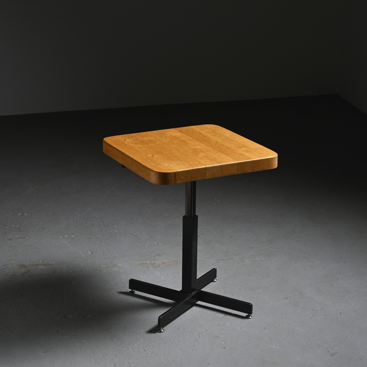 Table monte et baisse, Charlotte Perriand, Les Arcs, circa 1973