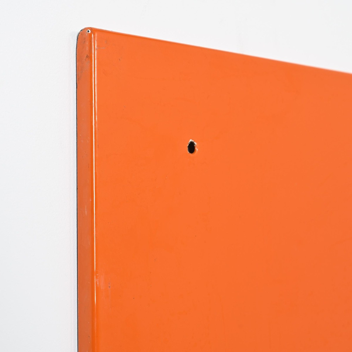 Crédence émaillée, par Charlotte Perriand, Résidence Les Trois Arcs, 1967-1968 -photo-2