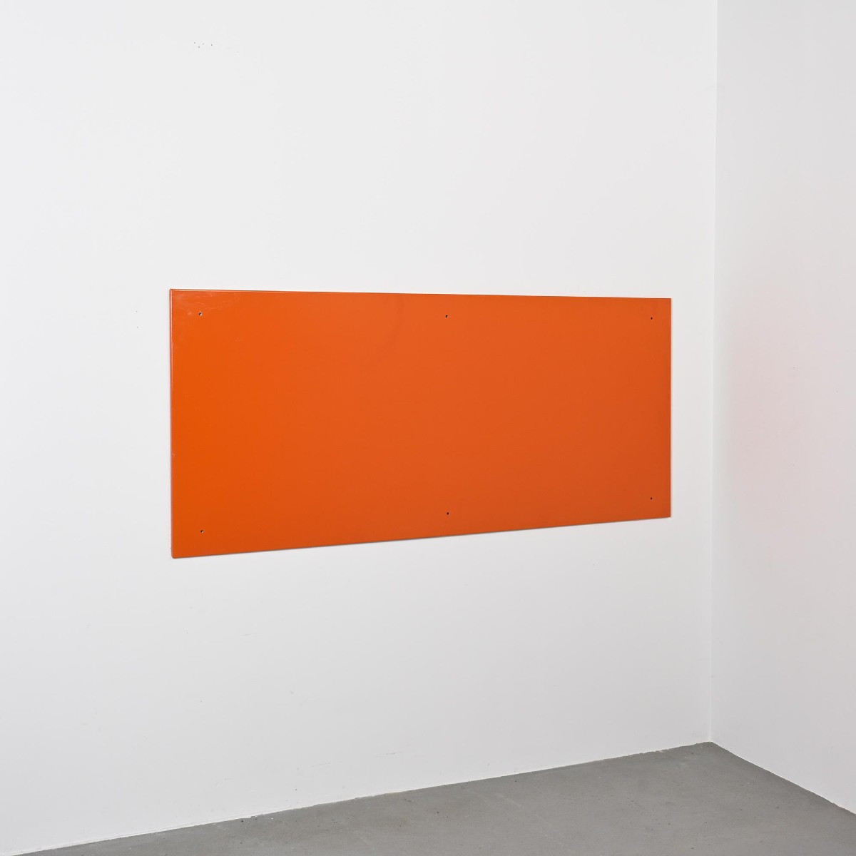 Crédence émaillée, par Charlotte Perriand, Résidence Les Trois Arcs, 1967-1968 