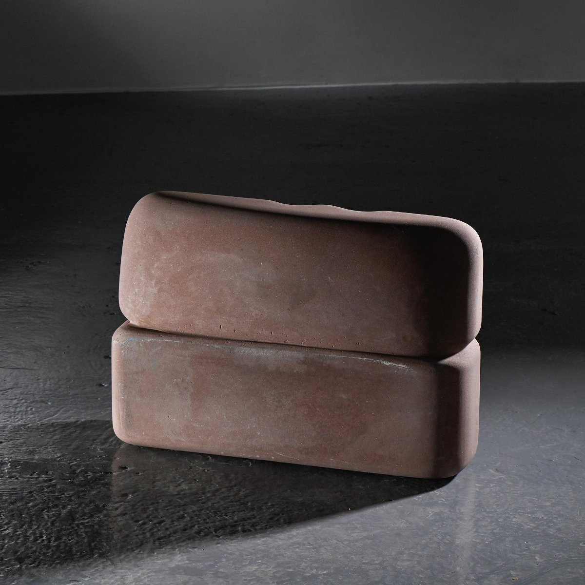 Large sculpture en grès rose par Robert Neuhauser, Suisse années 1980-photo-4