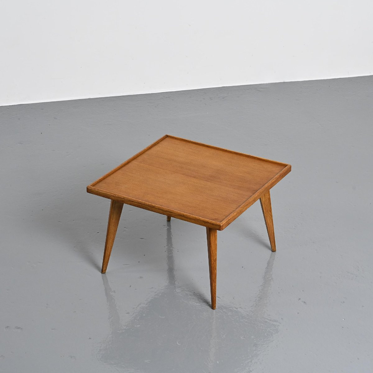 Table basse aux pieds fuselés, France, vers 1955 -photo-2