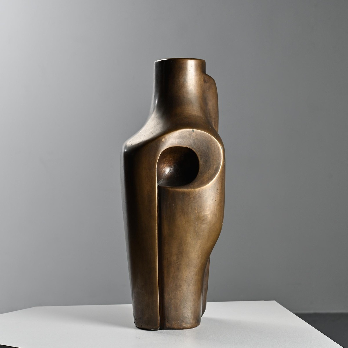 Sculpture en bronze par Robert Neuhauser, Suisse années 1980