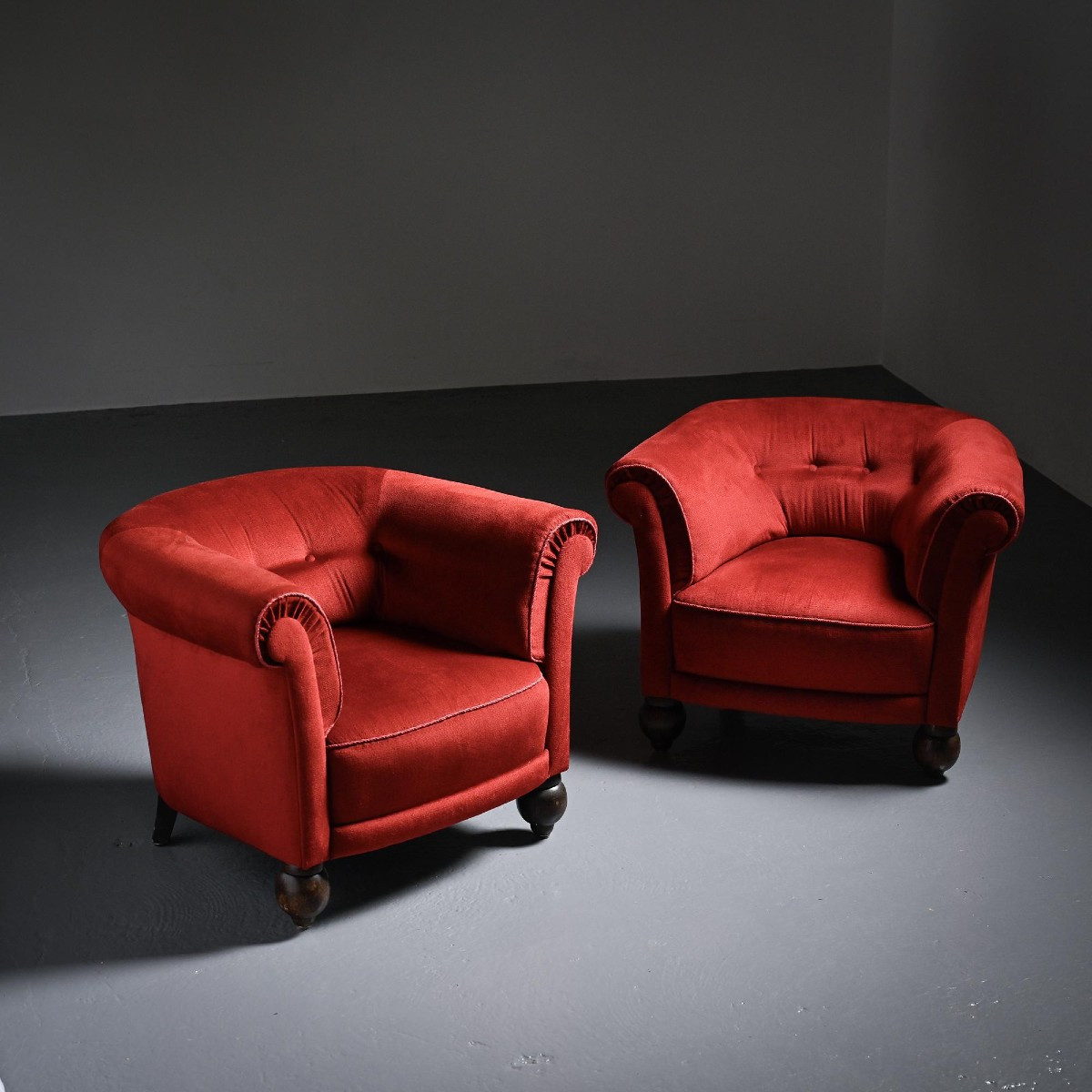 Paire de fauteuils en velours rouge, travail Art Déco, France, années 1920