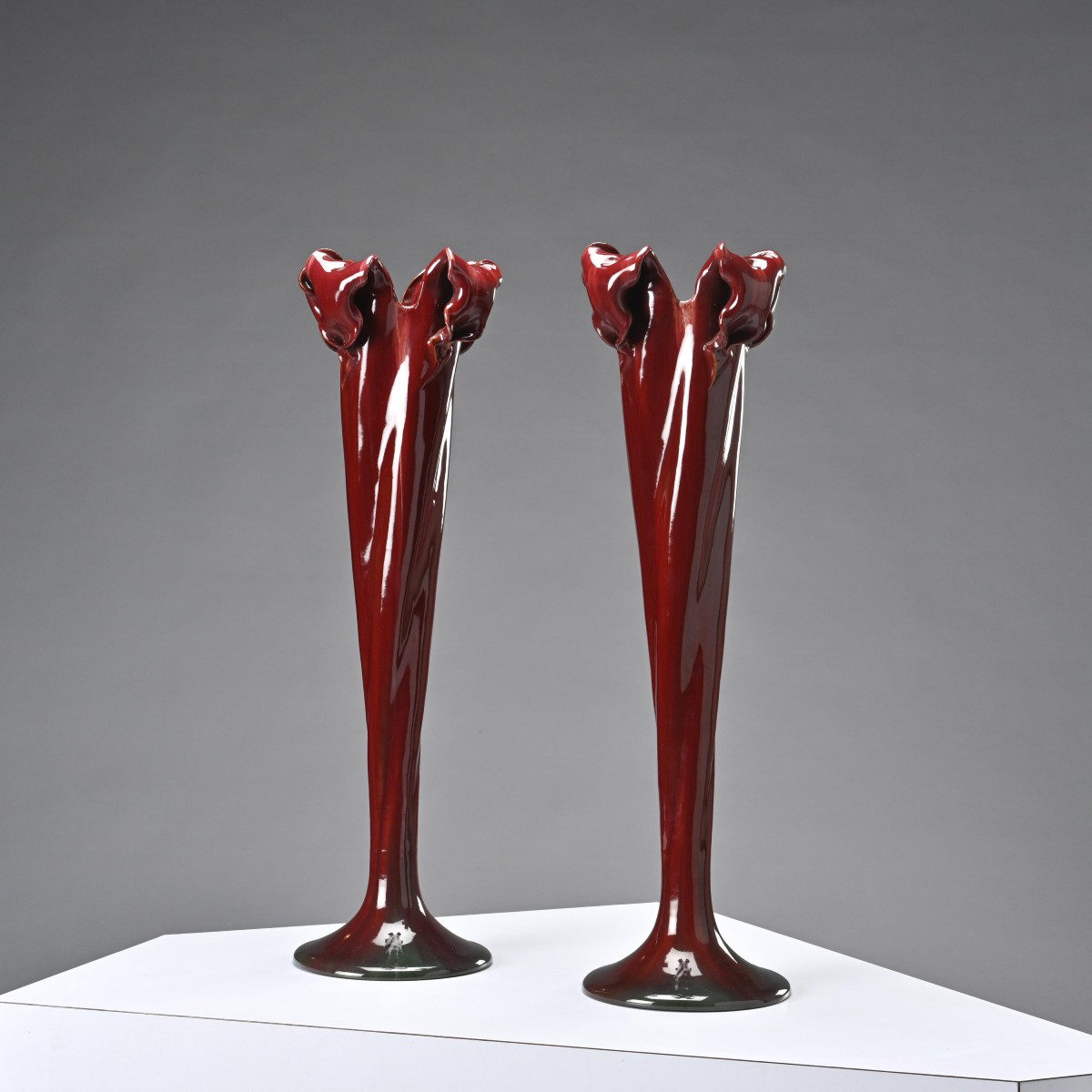 Paire de vases en céramique émaillée par Delphin Massier, France, fin XIXe siècle