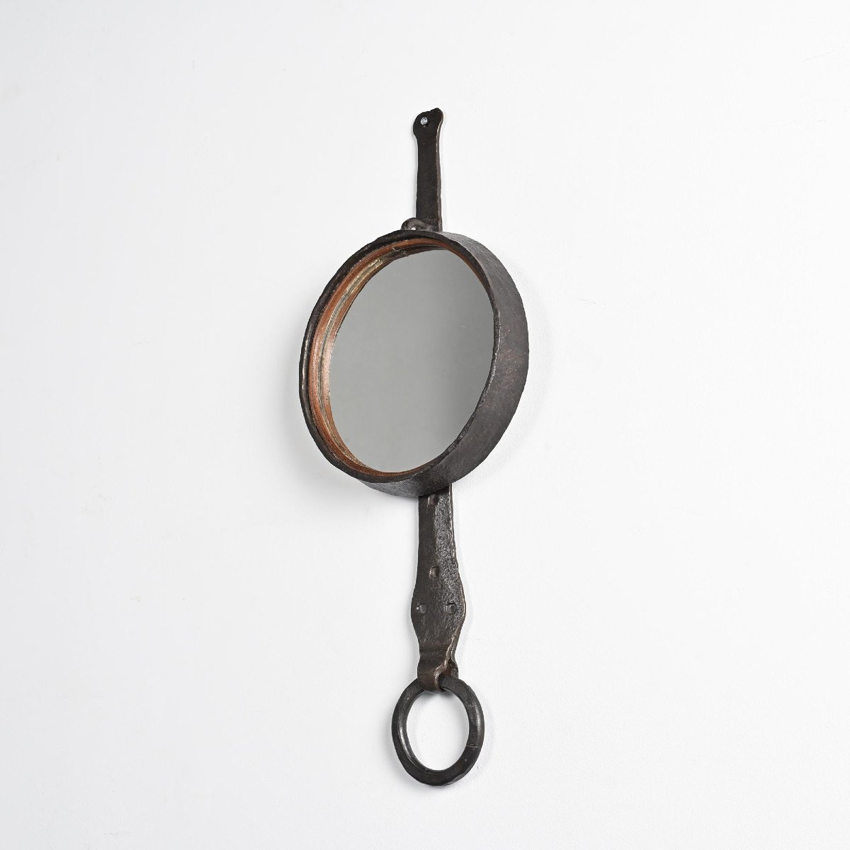 Miroir en fer martelé par Léopold Gest, France, circa 1970 -photo-2
